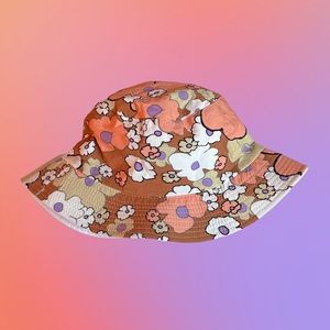 LIKE NEW 🌸 RETRO FLORAL BUCKET HAT.